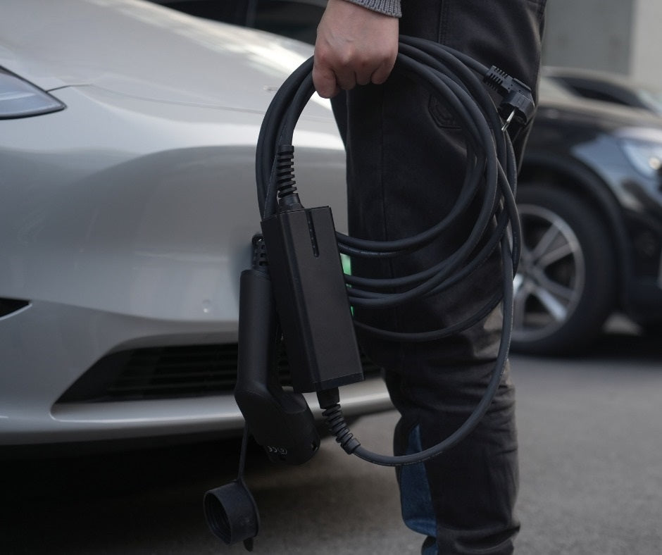Borne de recharge voiture électrique mobile 3.6KW type2-schuko