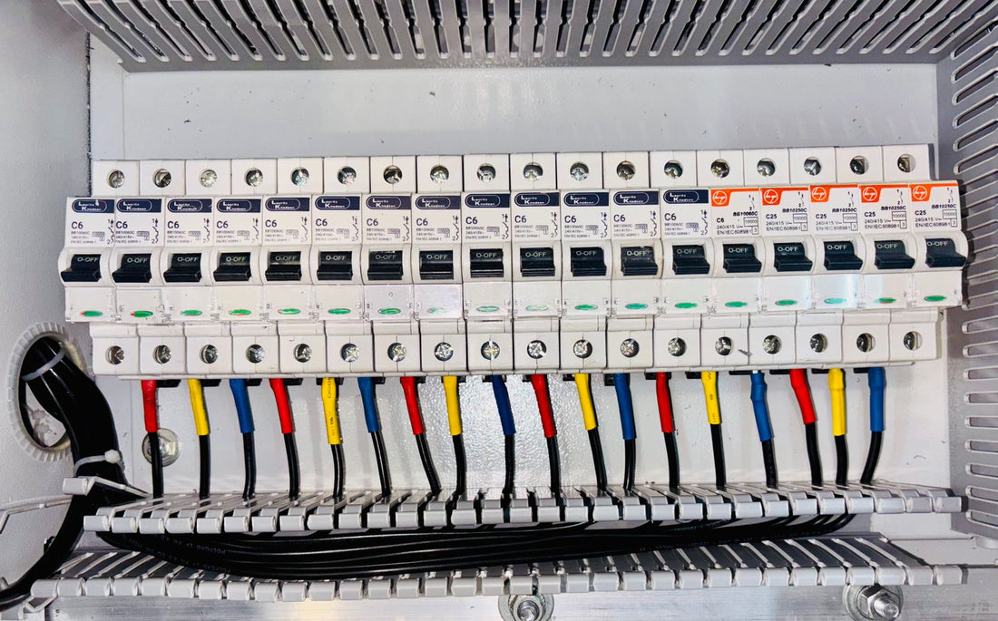 Tableau électrique avec disjoncteurs