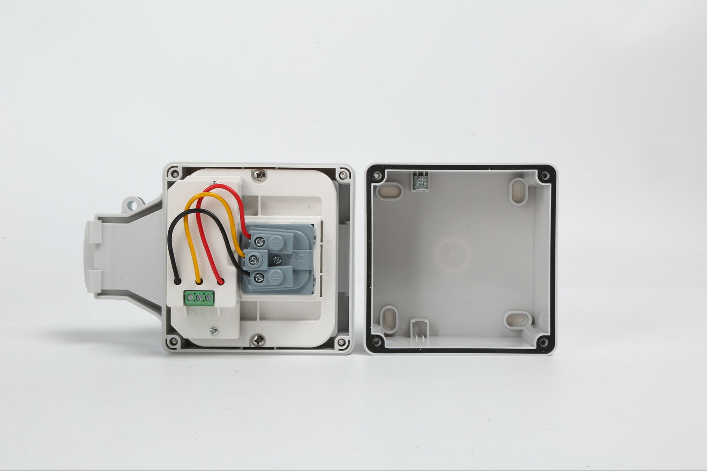 Prise Renforcée  16A IP66 Voiture électrique avec Arrêt Automatique et Indicateur LED Intégré