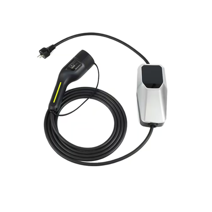 Câble de recharge ajustable 16A pour véhicule électrique comprenant une prise standard, un connecteur de charge noir avec bande jaune et bouton intégré
