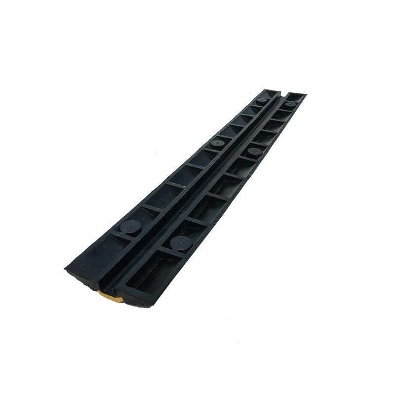 Rampe de protection cable de recharge
