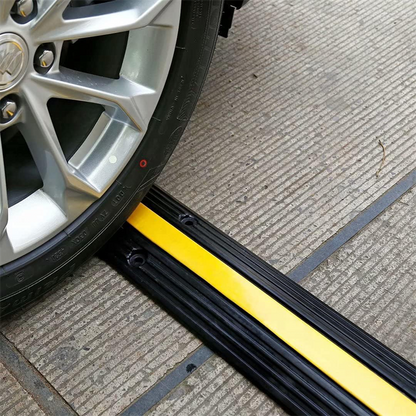 Rampe de protection cable de recharge