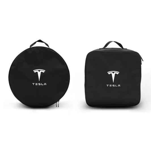 Sac noir Tesla avec logo et inscription 'TESLA' imprimés en blanc sur le dessus. 