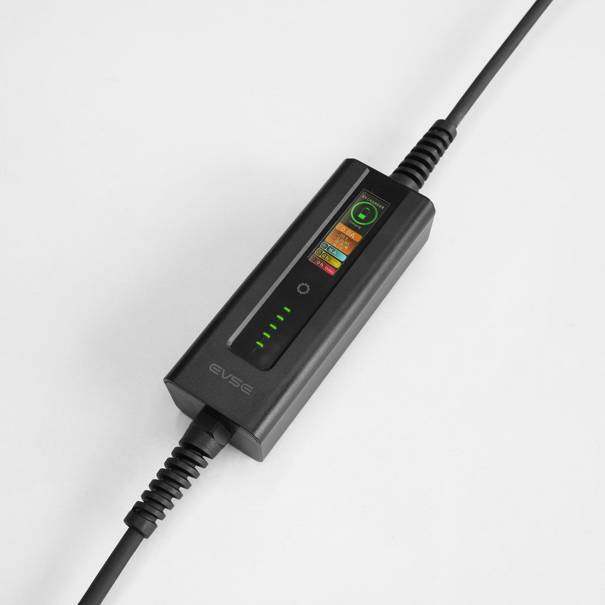 Écran LCD du chargeur mobile Prisy Mobile 3.7 affichant intensité, tension, kWh et température